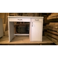 Стол писменый.